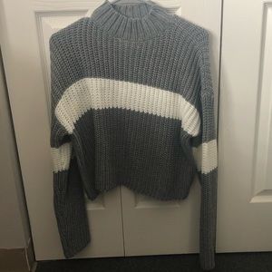 Forever 21 Gray & White Cropped Sweater